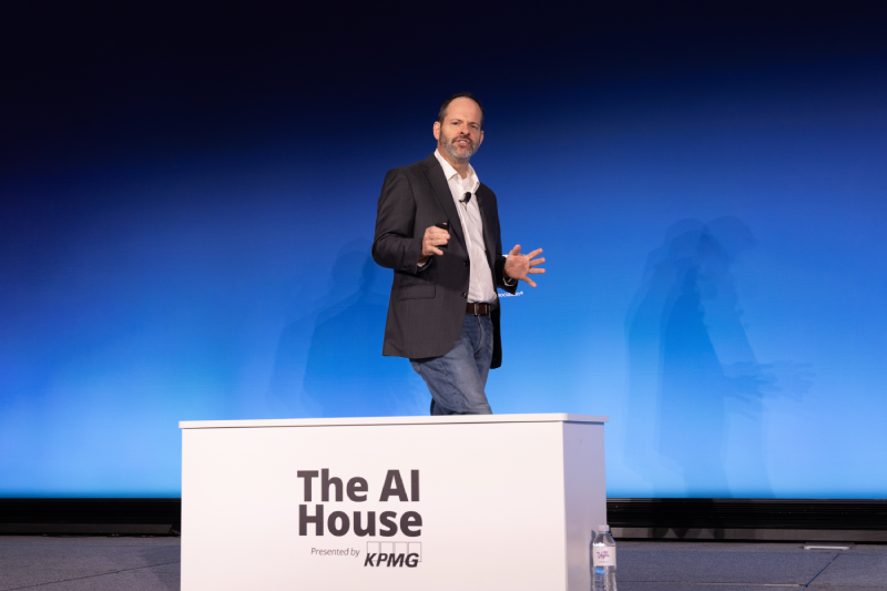 ai-house-speaker-photo-compress